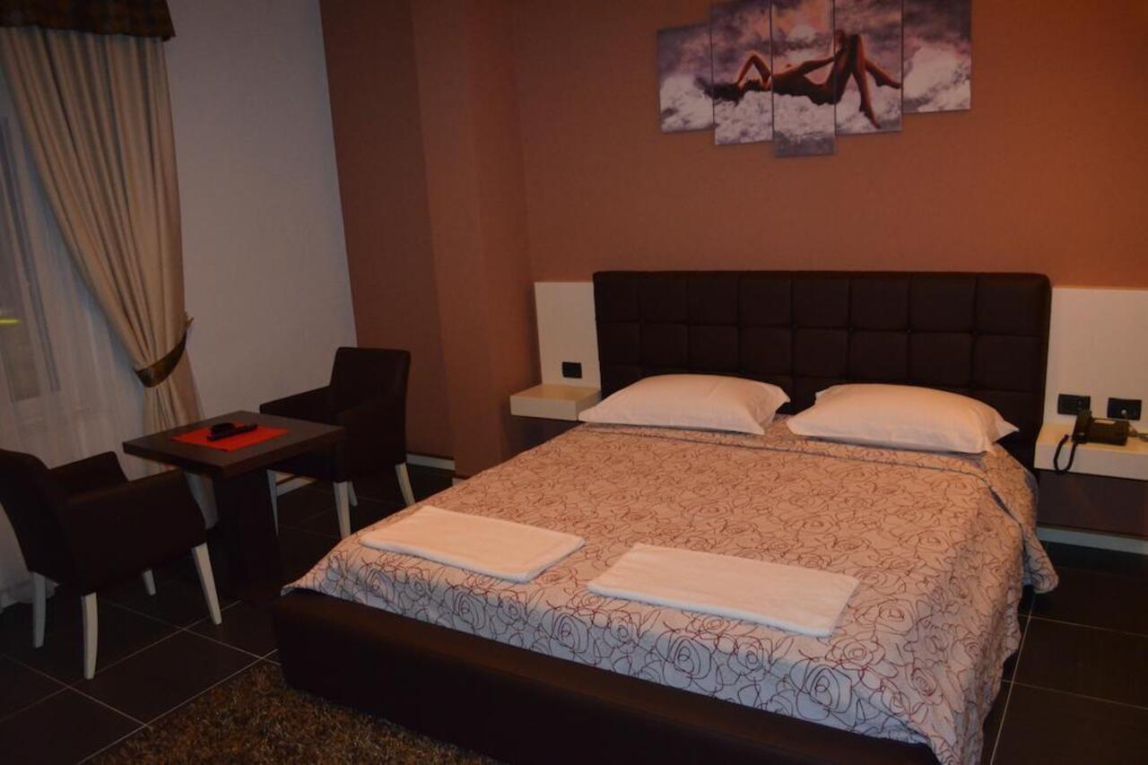 Hotel Mustang Vaqarr Bagian luar foto
