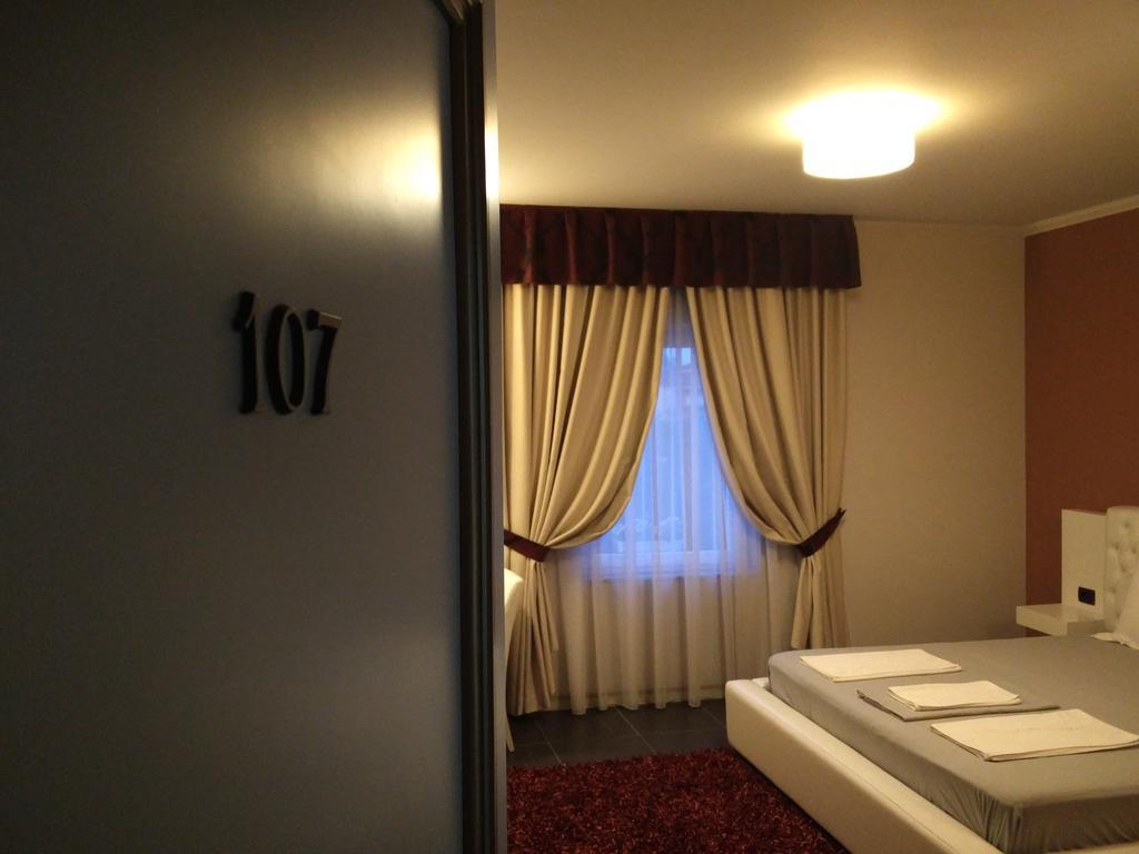 Hotel Mustang Vaqarr Bagian luar foto