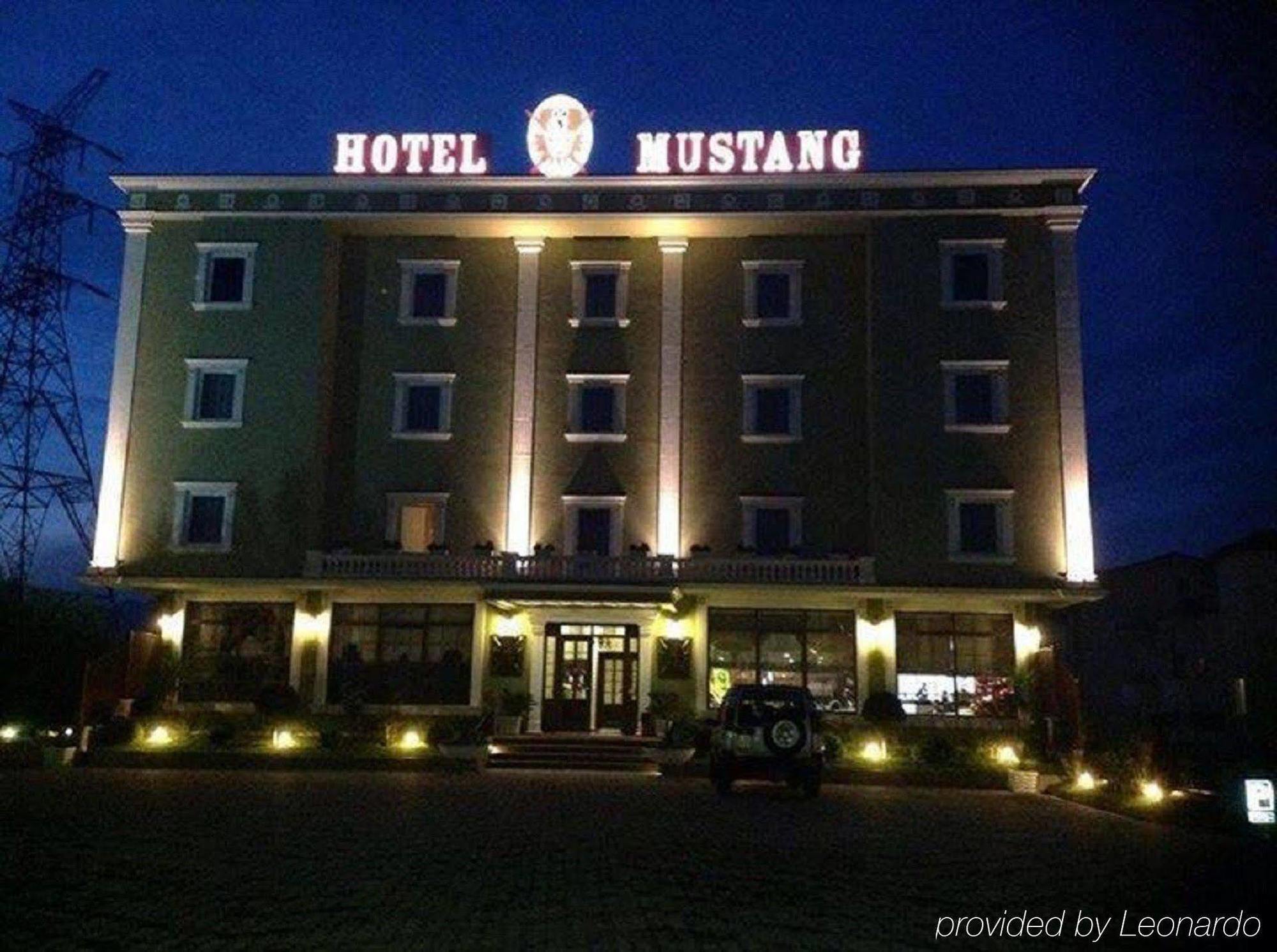 Hotel Mustang Vaqarr Bagian luar foto